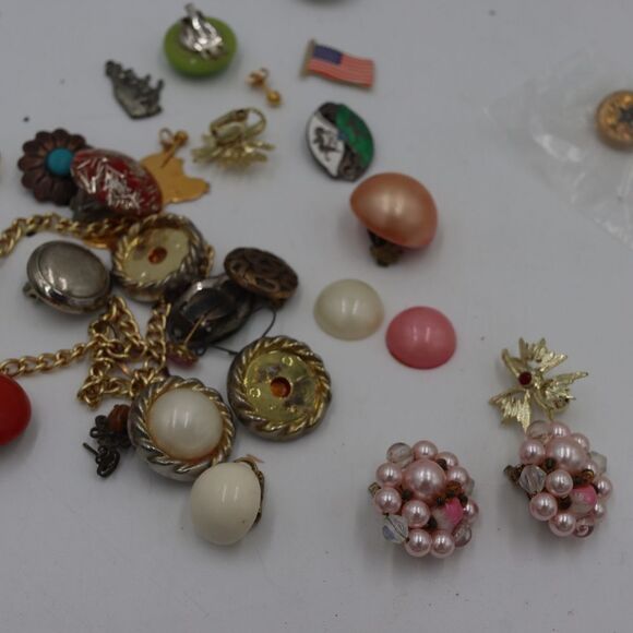 Vintage Mixed Costume Jewelry DIY Repair Lot +Box - Picture 10 of 10